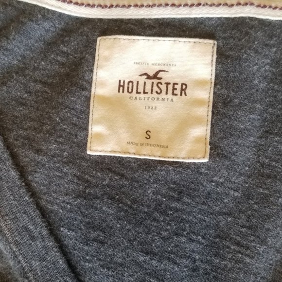 Hollister- Gray V Neck Short Sleeve Tee (Small) - Picture 5 of 8